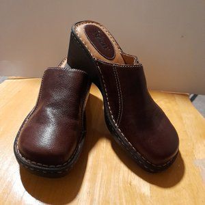 WOMEN'S BORN LEATHER  CLOG